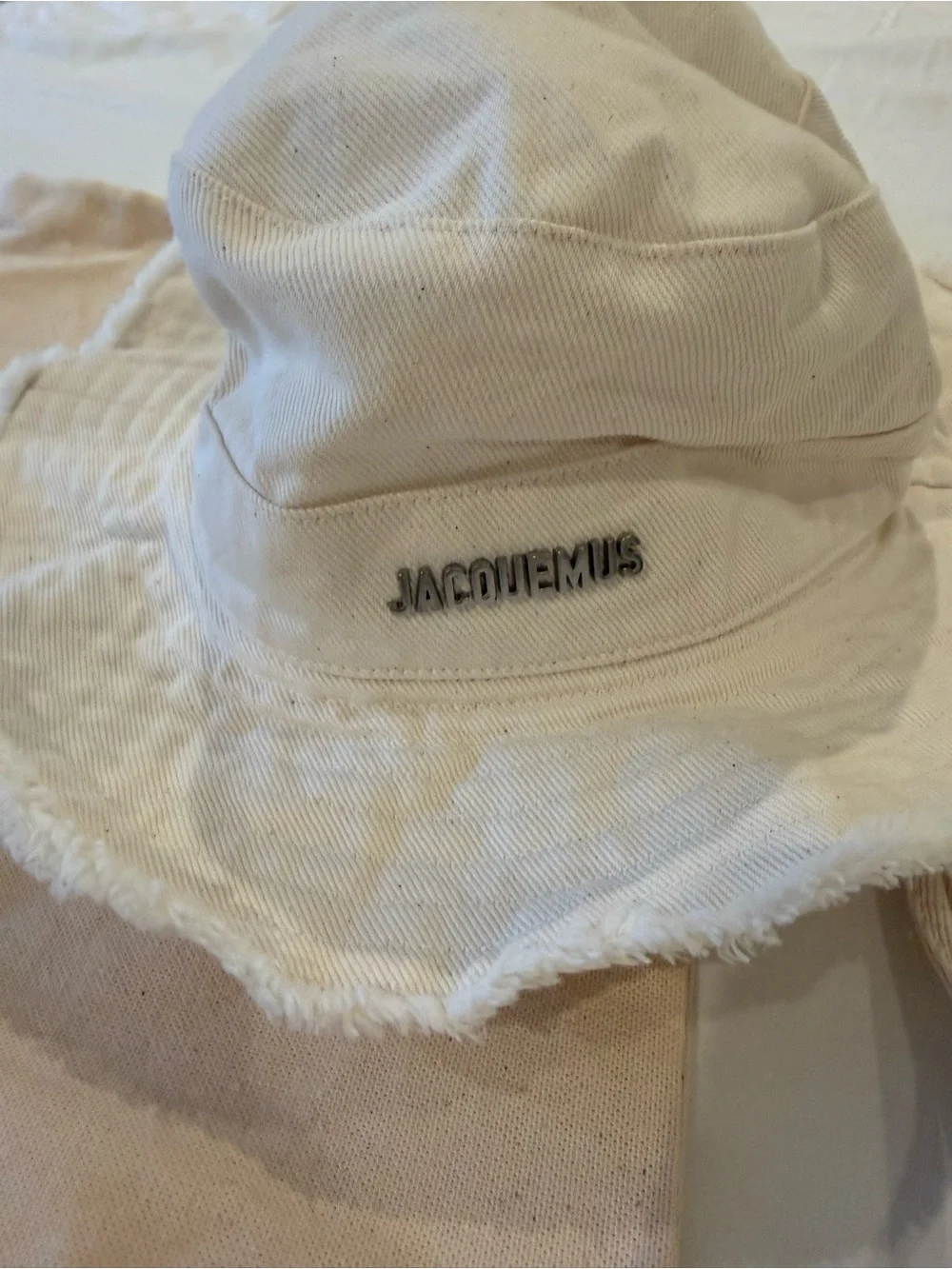 Jacquemus Off-White Artichaut Bucket Hat with Chin Strap
